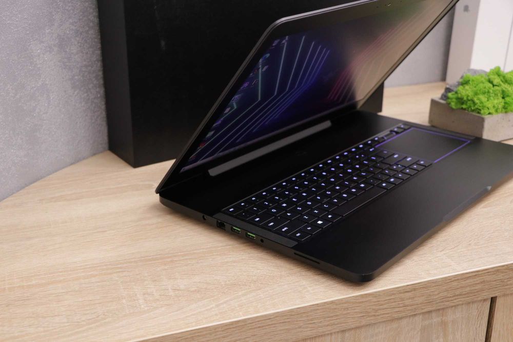 Ігровий ноут Razer Blade 17' FullHD 120Hz i7-7700HQ/GTX1060/16/512gb