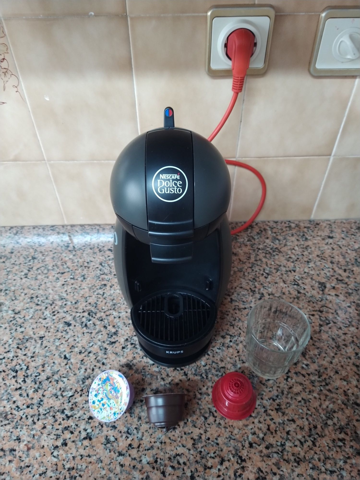 Máquina de café Dolce Gusto Krups casa quarto apartamento vivenda.
