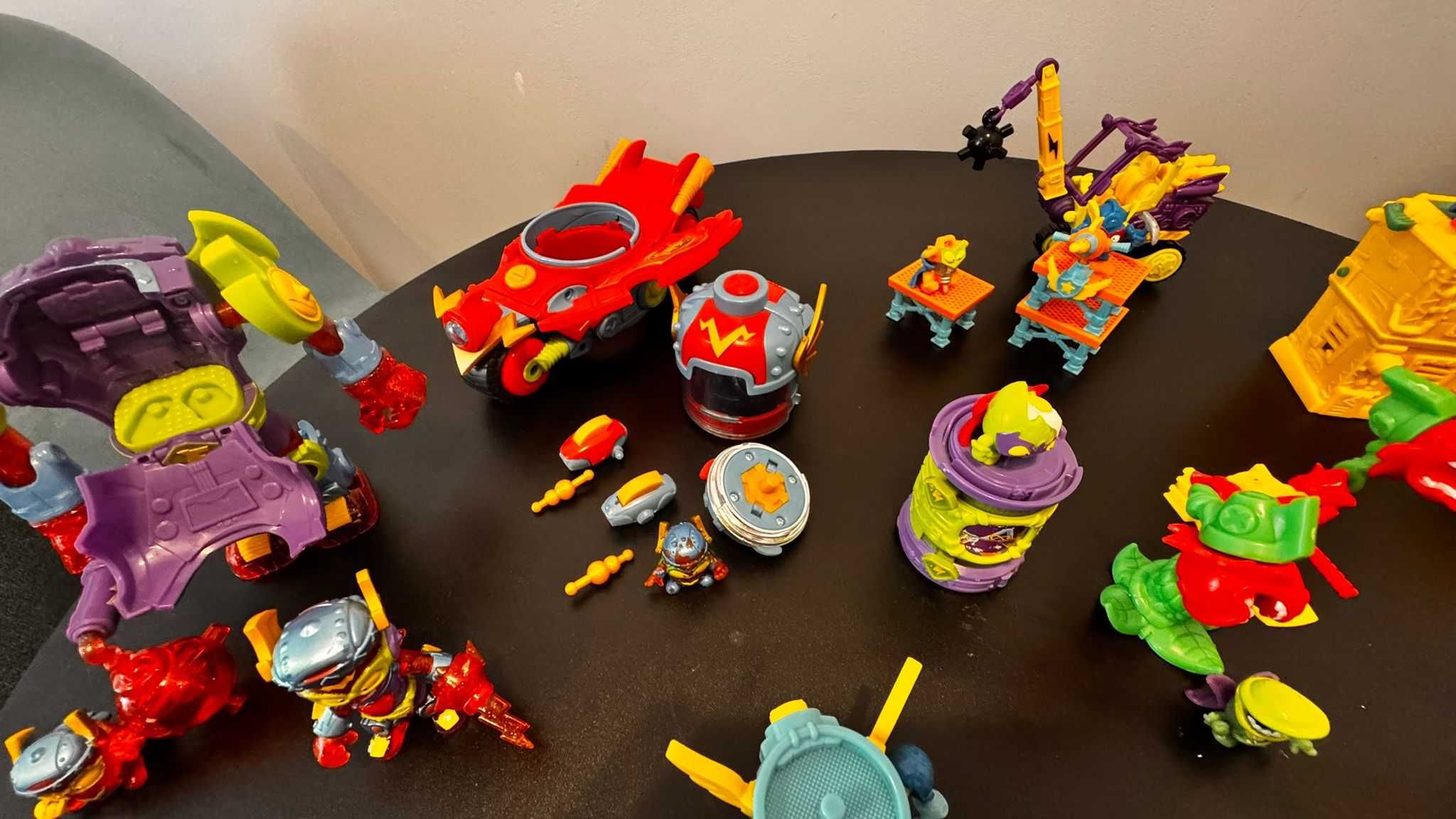 Pojazdy, bot, figurki Zings