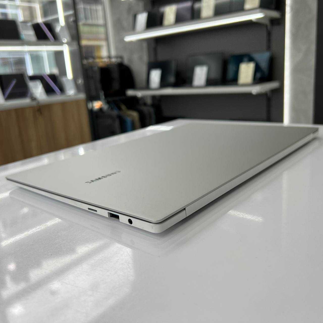 Ноутбук Samsung Galaxy Book Pro Intel Core i5-1135G7/8Gb/512Gb SSD