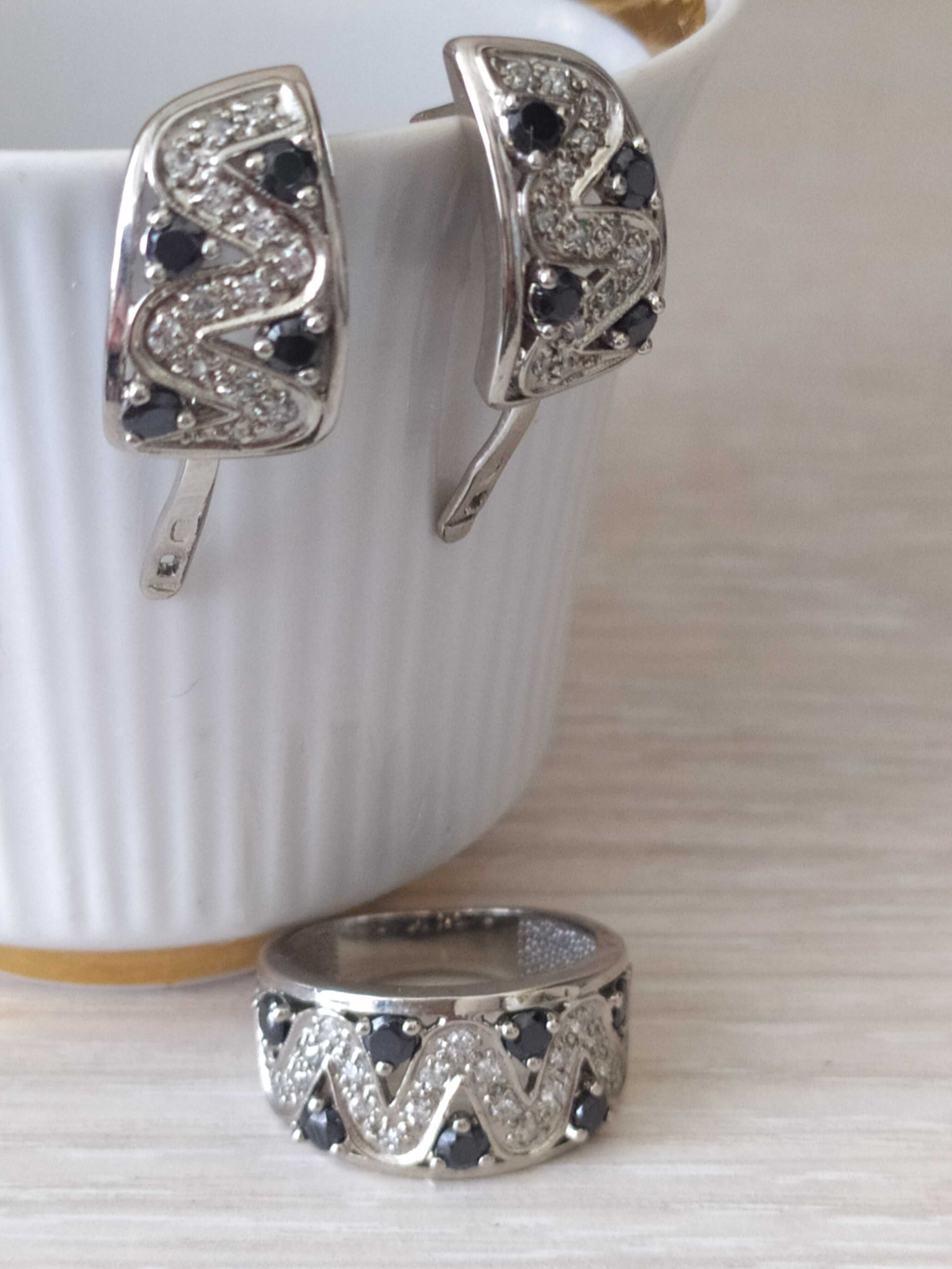 Серебряный набор " День и ночь" (серьги кольцо перстень) срібло