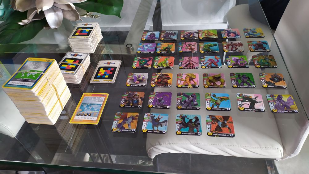 Vendo e troco Cartas e stacks das 4 coleções Invizimals