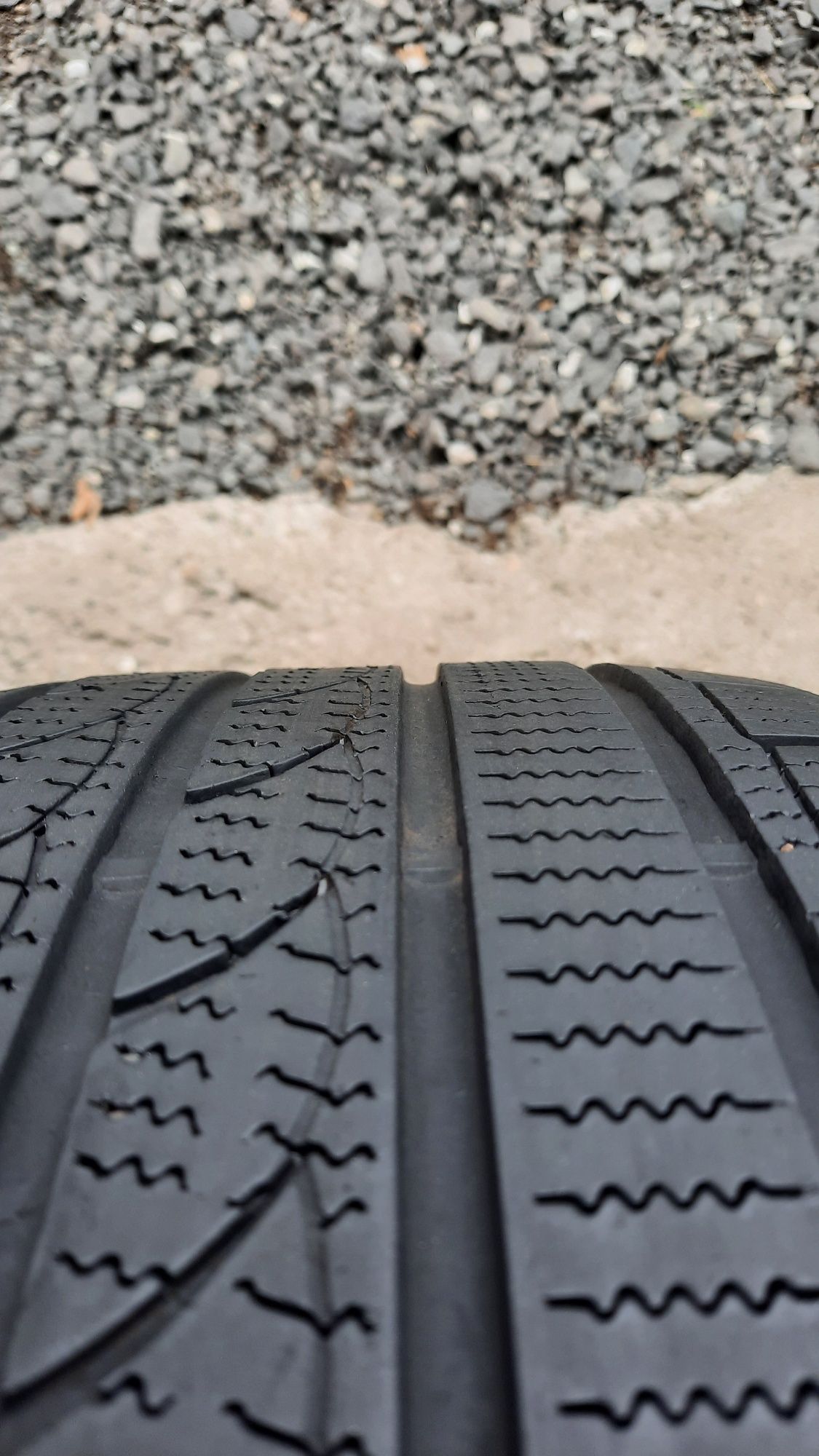 Imperial 235/40 R18 Ice-plus 5 mm