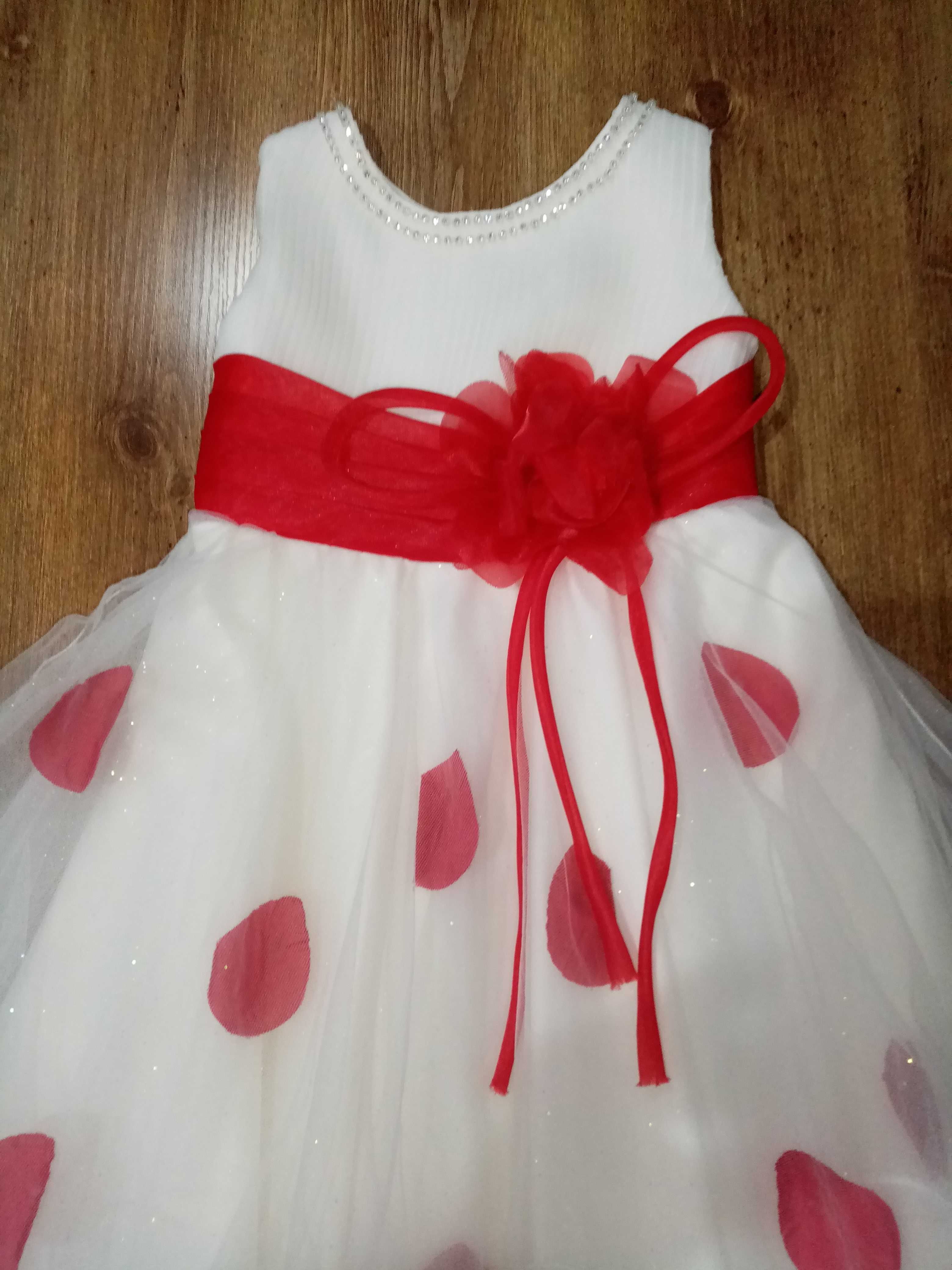 Balowa sukieneczka dla dziewczynki rozmiar 110