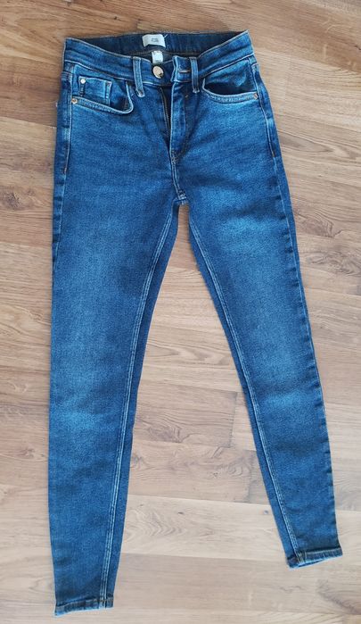 Jeansy skinny z wysokim stanem rozmiar 32 (6) firmy River Island