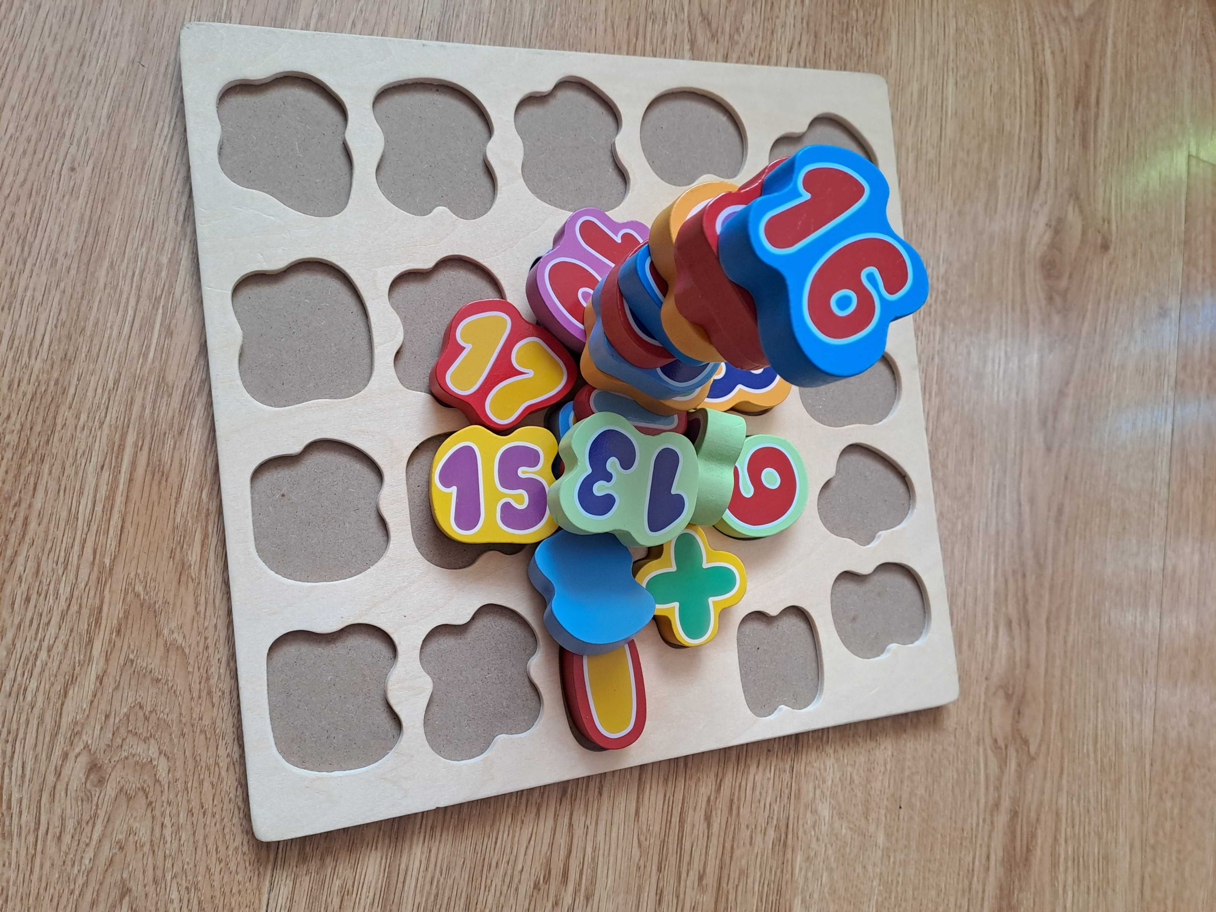 Drewniana ukladanka  puzzle , liczby uzywane