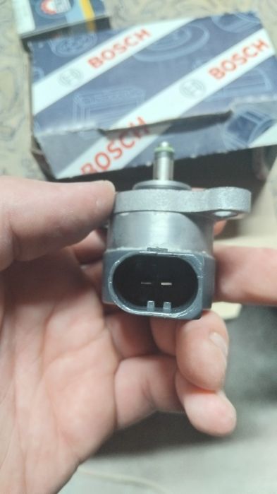 Датчик тиску в паливні рейці, датчик положення розпредвала. Розборка