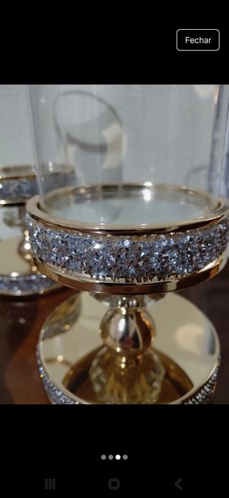 Casticais dourados em vidro