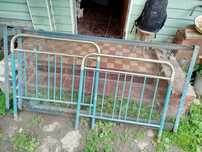 Кровать с панцирной сеткой.