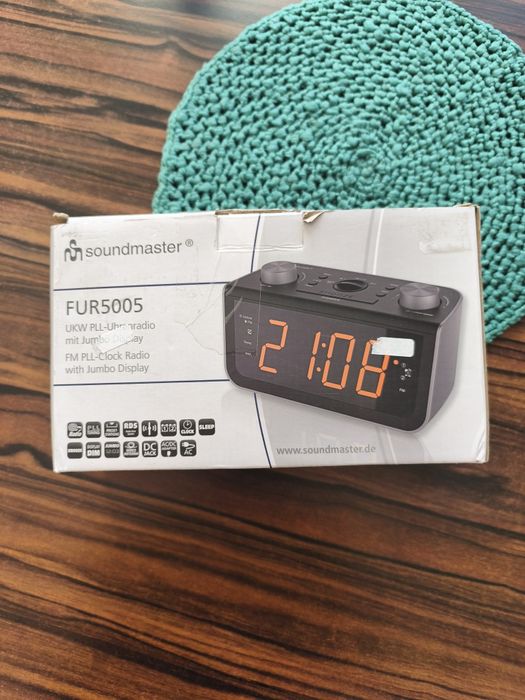 Zegar cyfrowy z radiem