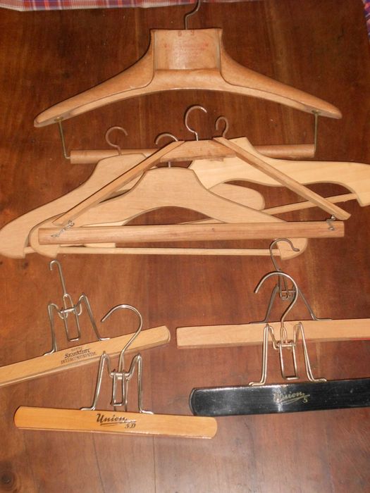 Conjunto colecção cabides madeira antigos vintage