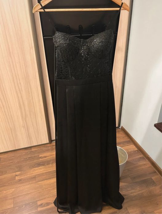 długa czarna elegancka sukienka na studniówkę