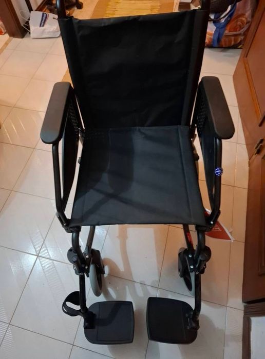 Cadeira de rodas usada para adulto