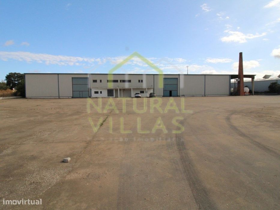 Armazém Industrial em Barracha, São Brás de Alportel