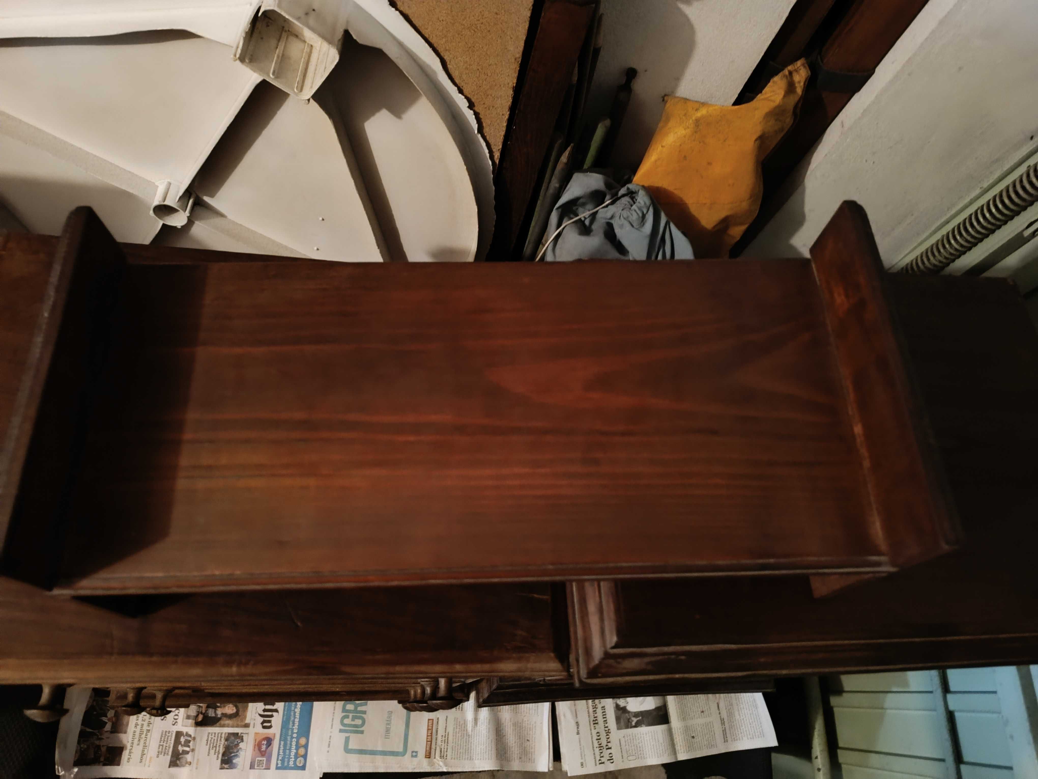 Móvel base ou suporte para Leitores de VHS e DVD