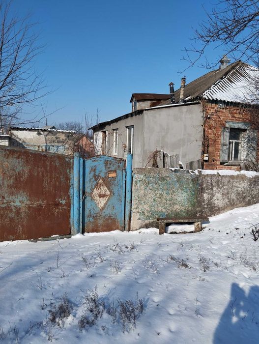 Продам дом в центре п Андреевка Балаклейского района