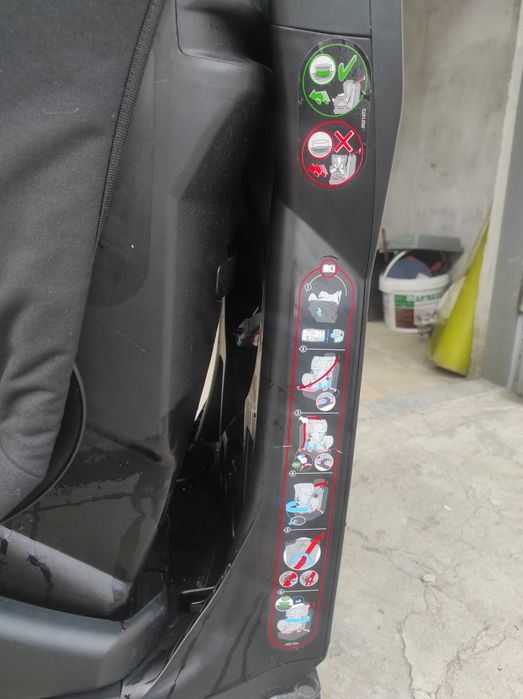 Автокрісло в дуже хорошому стані,з поворотним механізмом.