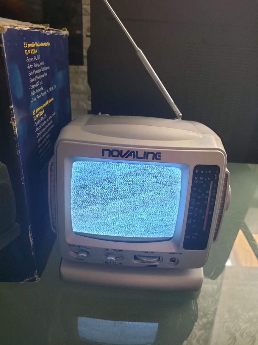 Telewizor z Radiem Retro Telewizorek na Baterie Czarno-Biały 5.5"