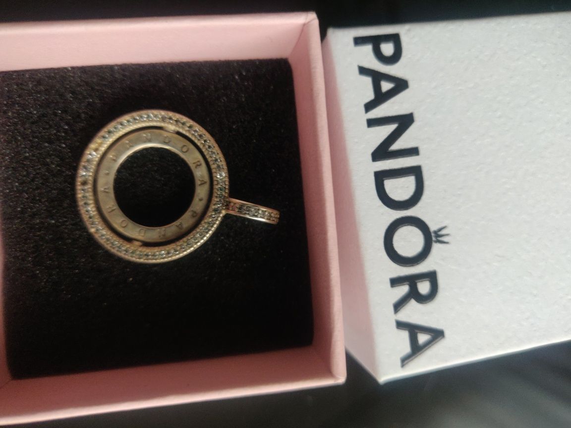 Medalion Pandora