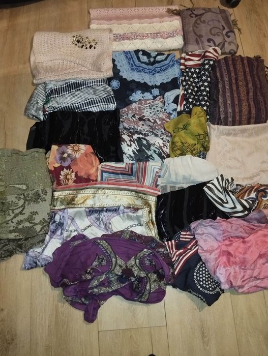 Apaszki,szale i chusty duży zestaw 23 sztuki