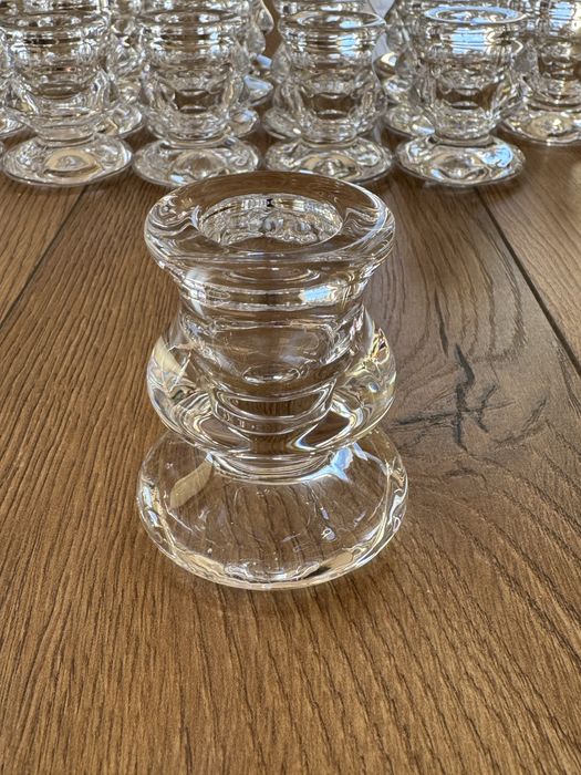 Zestaw szklanych świeczników na świece podłużną