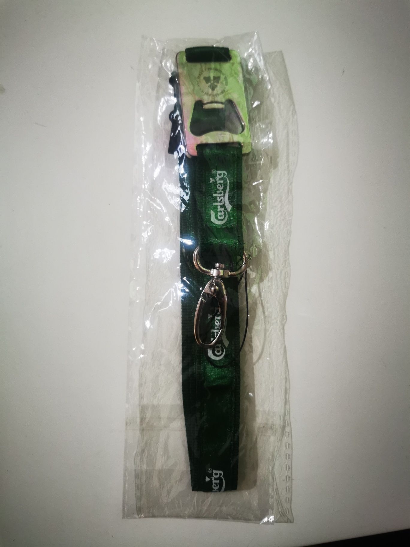 Fio porta chaves com abre carica Carlsberg