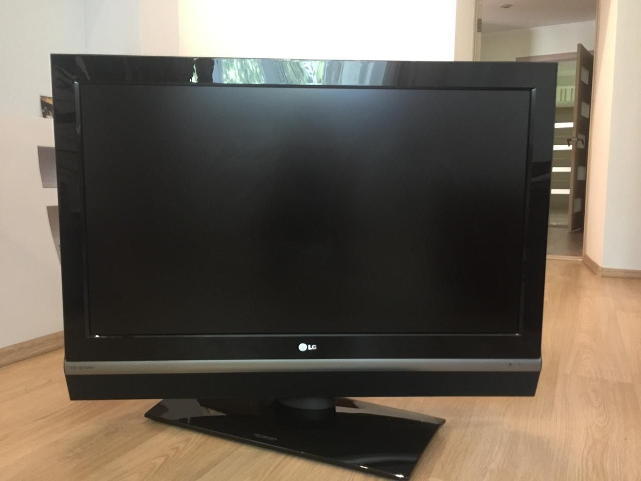 Продам ЖК телевізор LG 42LC2R