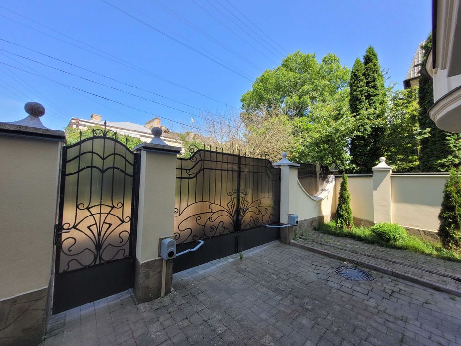 Добротні апартаменти поблизу центру та парку.