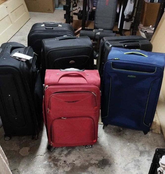 Várias malas de viagem