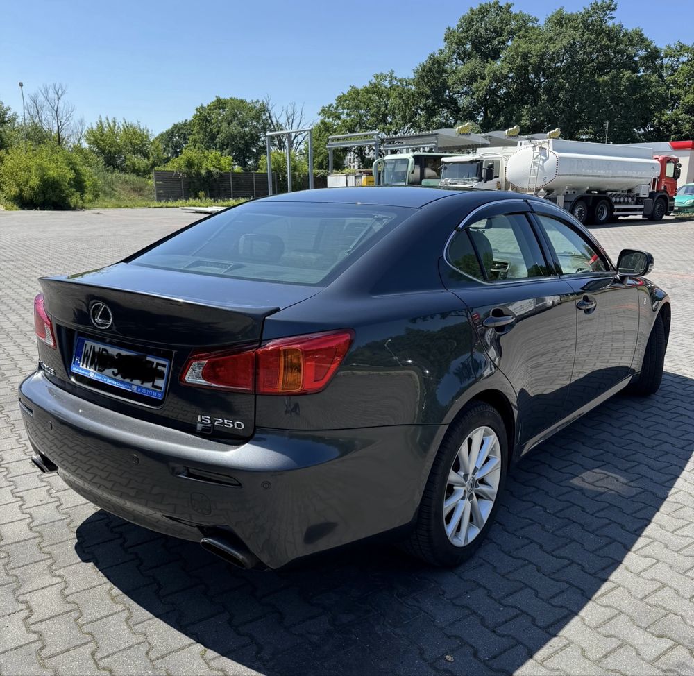 Lexus IS250 V6 F-Sport /Mark Levinson + Webasto