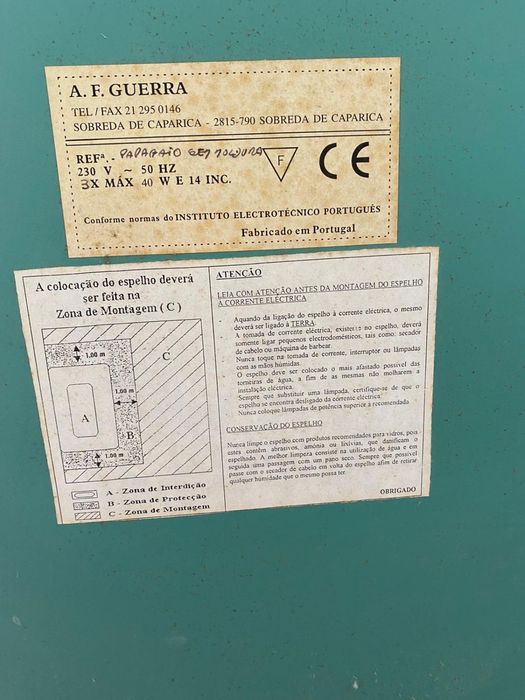 Espelho de casa banho com 3 luzes