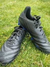 Buty korki do piłki nożnej