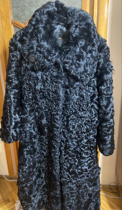 Шуба натуральна. Каракуль.