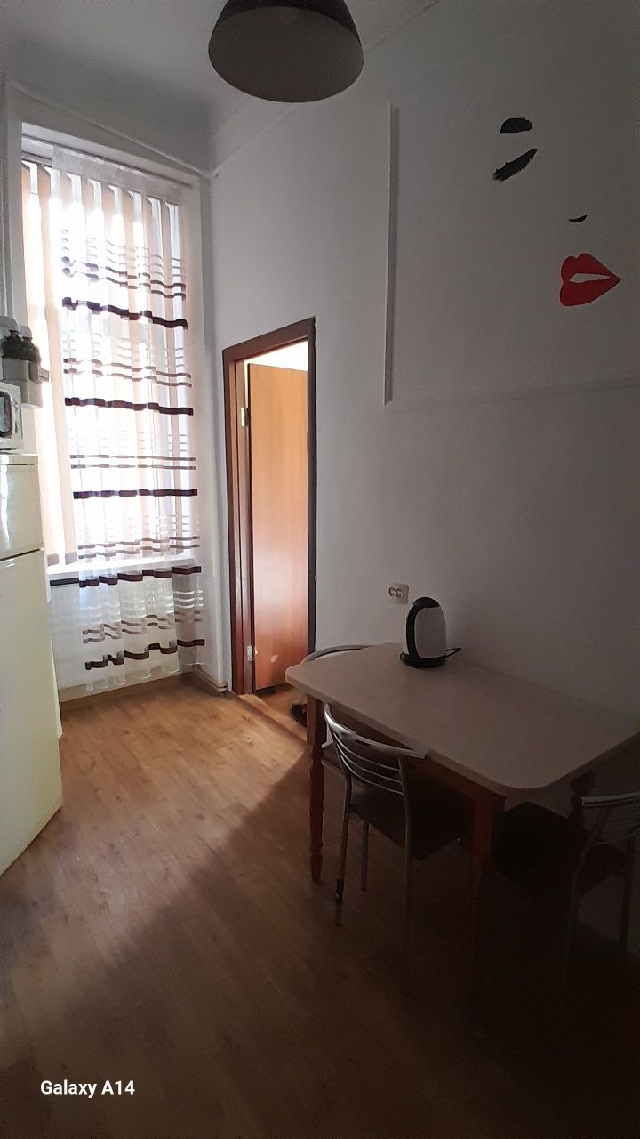 1 км.кв.подобово ,парковка,зручне розташування