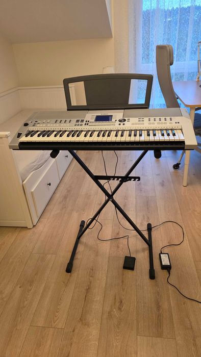 Keyboard Yamaha PSR-S550, komplet ze stojakiem, bdb stan