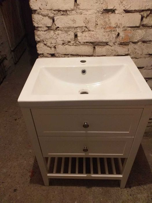 Szafka łazienkowa z umywalką