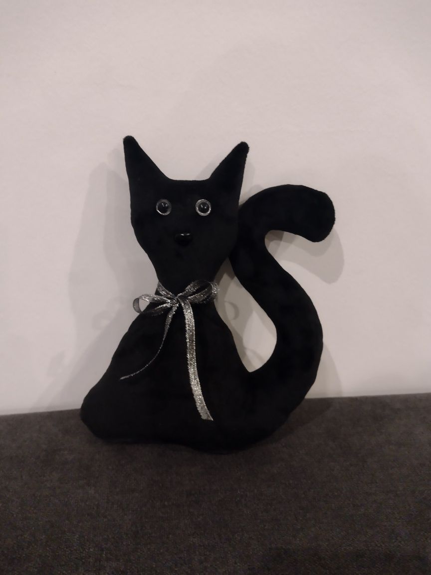 Czarny kot maskotka dekoracja