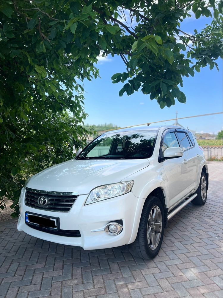 Продам Toyota Rav4