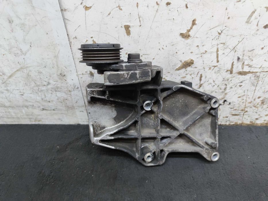 Audi A4 B5 Łapa Mocowanie Sprężarki