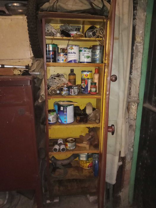 Инструментальный металлический шкаф