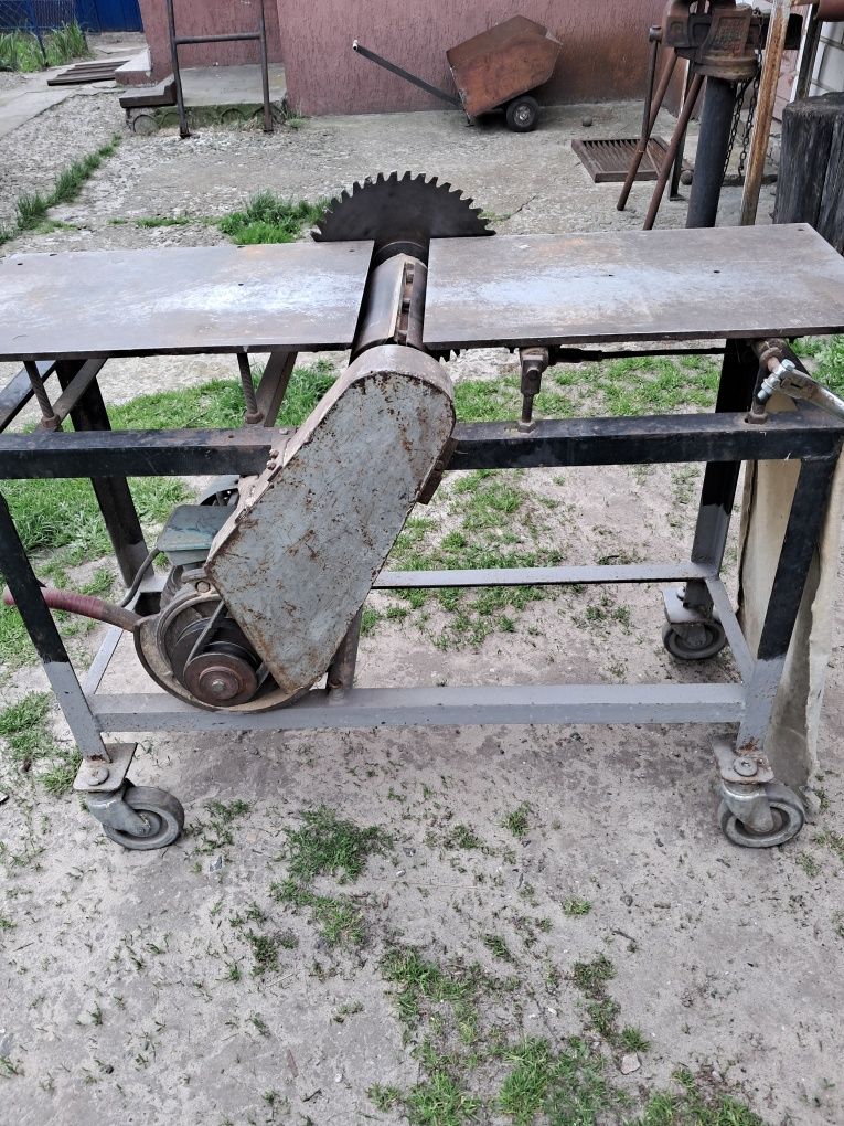 Циркулярка з фуганком