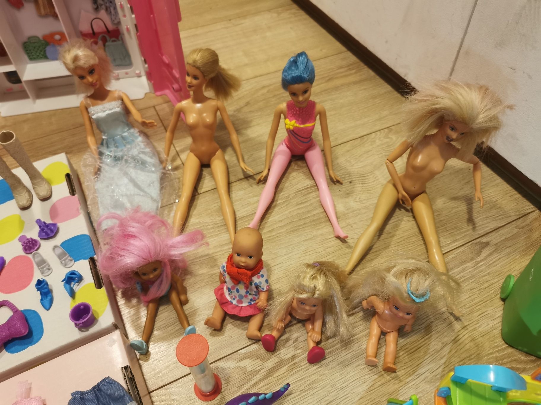 Barbie lalki szafa  zestaw plus różności