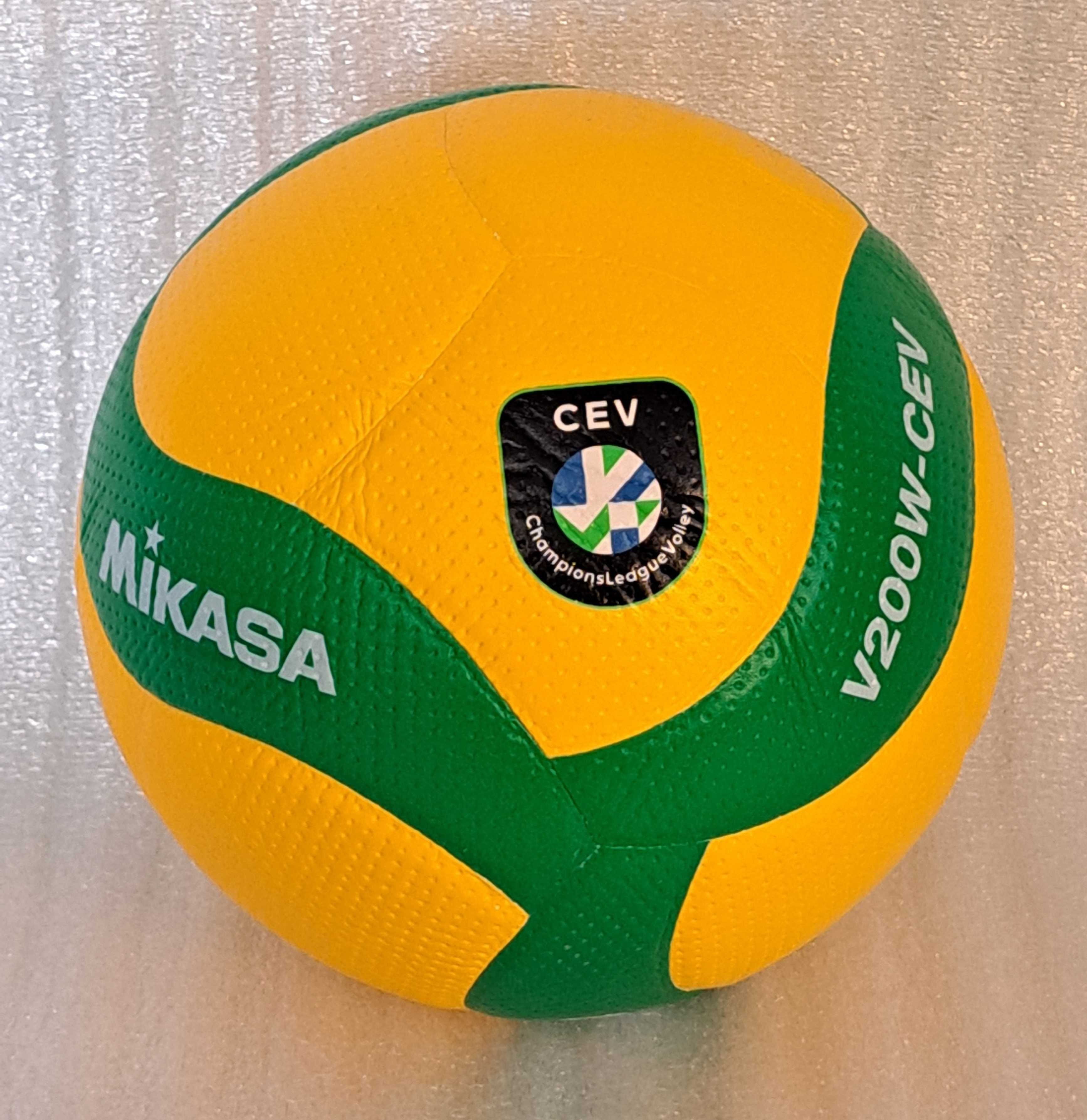 Оригінальний волейбольний м'яч Mikasa V200W-Cev