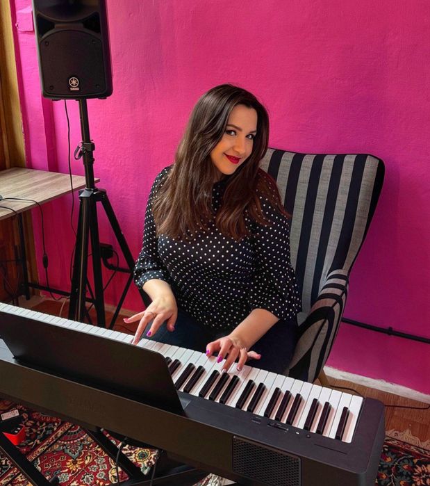 УРОКИ ВОКАЛУ! Уроки естрадного вокалу офлайн та онлайн ! Київ!