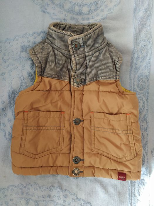 Жилетка на синтепоне 12 мес