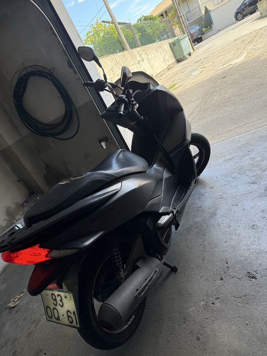 Vendo pcx 2014 com algumas marcas de uso