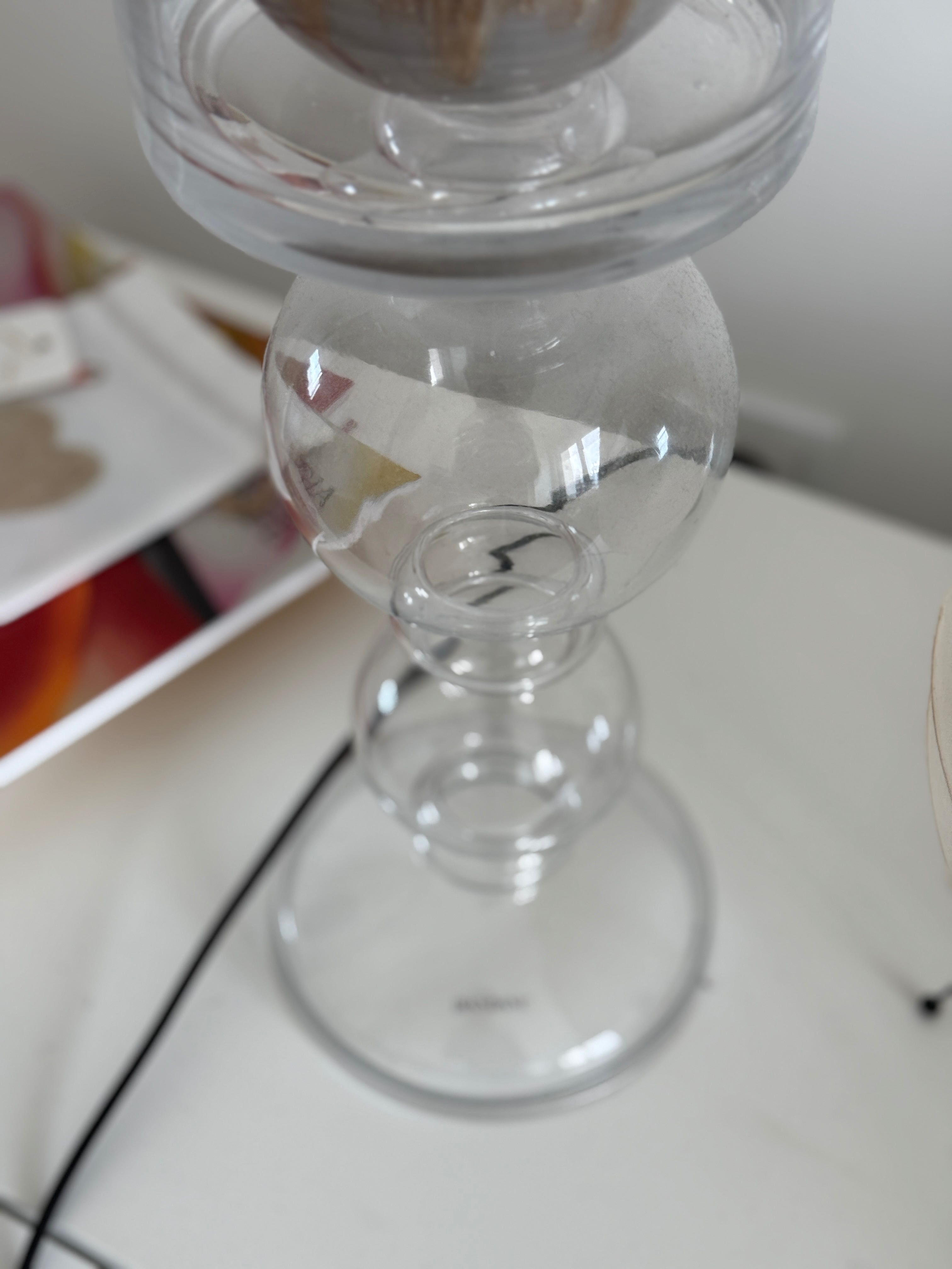 Candelabro grande com uma vela