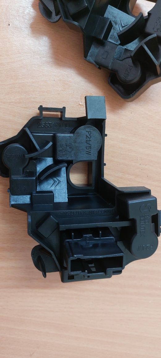 Suporte lâmpadas farolins trás peugeot 206 ano2000 a 2005