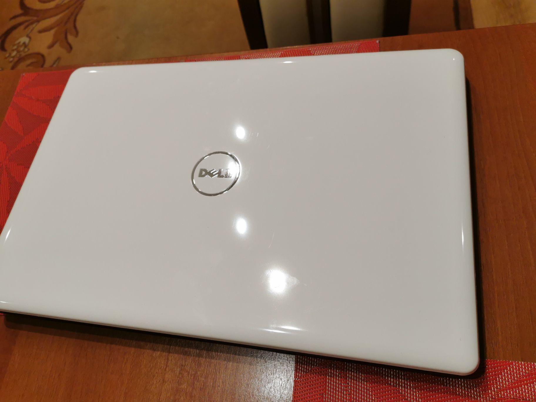 Laptop Dell inspiron 1750 biała klapa !