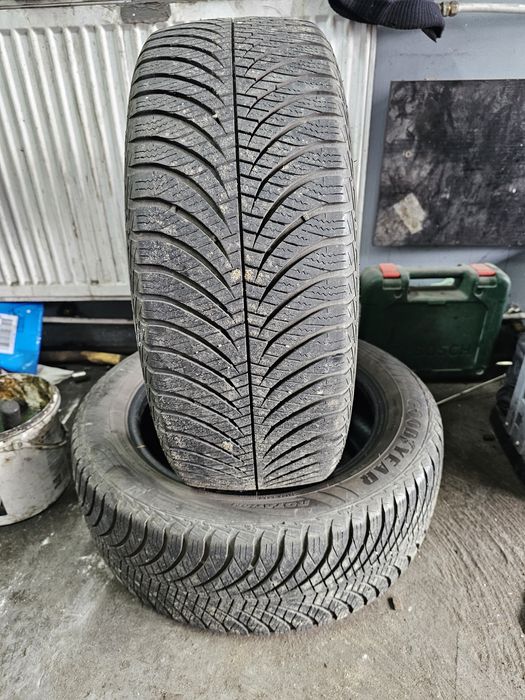 Opony zimowe  205/55 r16 . 2 szt . Goodyear 2016r